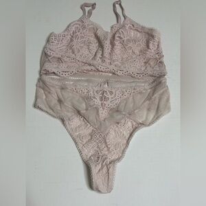 Victoria’s Secret Pink Lace Bra and Thong Set Size Large